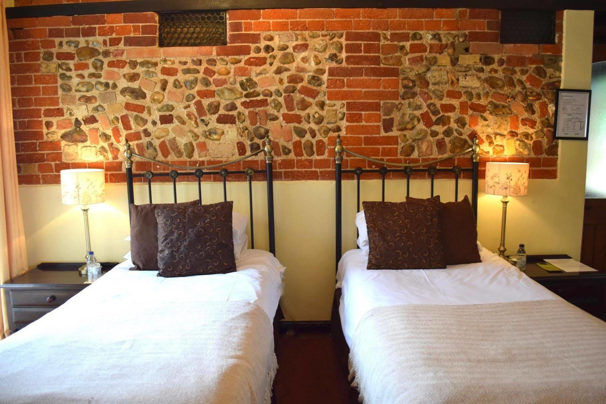 At The Farmhouse Hunters Hall Hotel Dereham Exterior photo