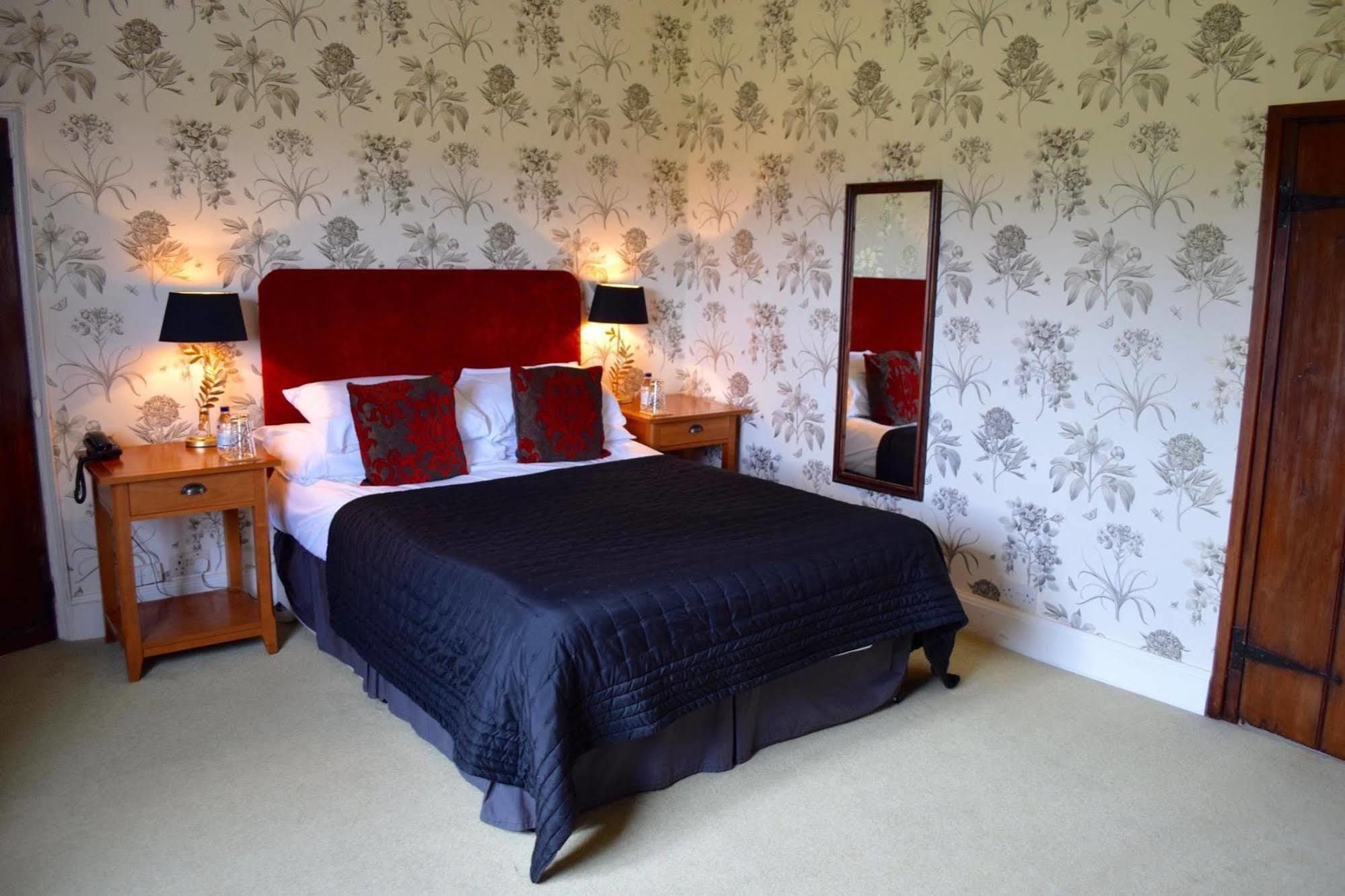 At The Farmhouse Hunters Hall Hotel Dereham Exterior photo