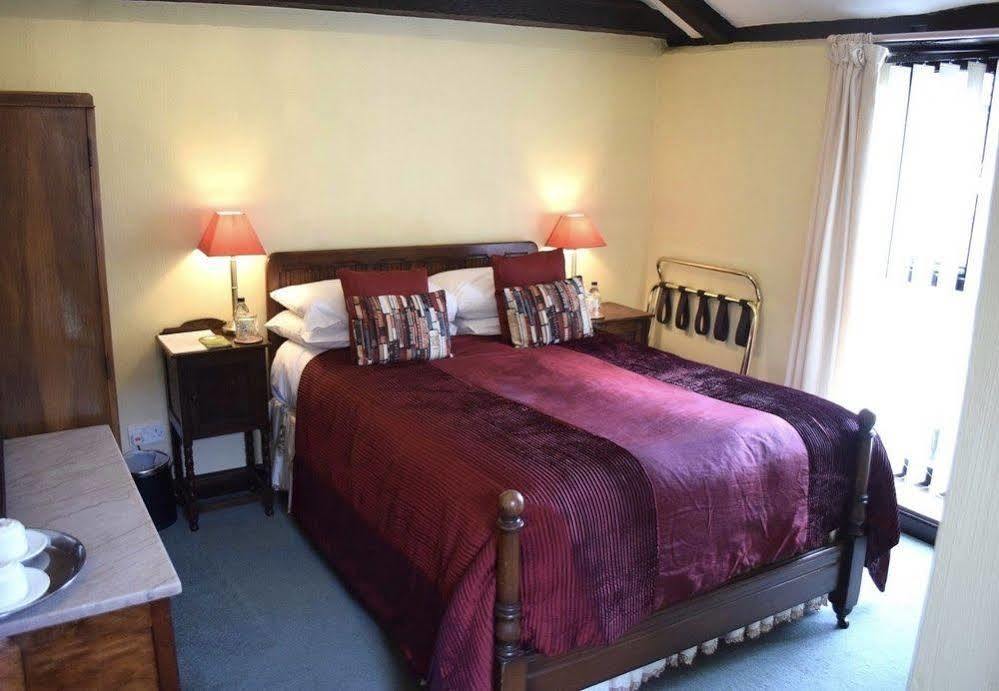 At The Farmhouse Hunters Hall Hotel Dereham Exterior photo